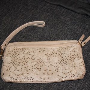 Naturalizer wristlet